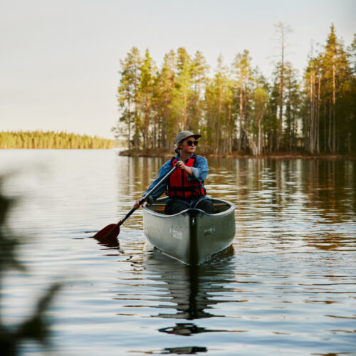 Canoeing on a wildernesslake