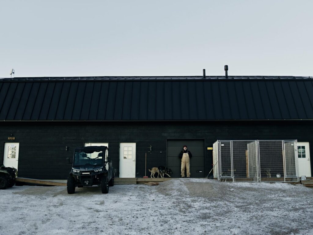 Valentijn in front of the kennel building